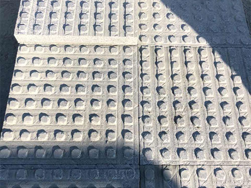 盲道石